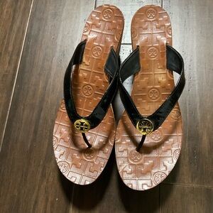 TORY BURCH Thora Black Patent Leather Wedge Flip Flops Sandals Size 9.5 M